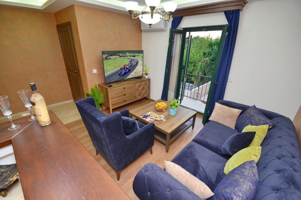 Apartments Lux S Tivat Exterior foto